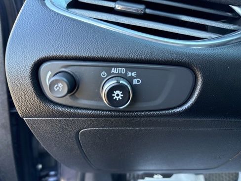 Used 2017 Chevrolet Malibu LT image 25