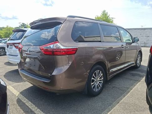 Used 2020 Toyota Sienna XLE FWD image 4