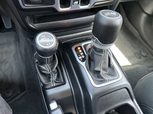 Used 2020 Jeep Wrangler Unlimited Sahara AWD/4WD image 33