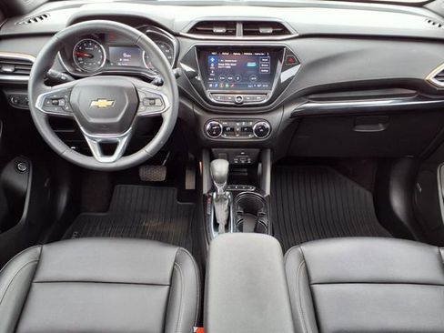 Used 2023 Chevrolet TrailBlazer ACTIV w/ Sun and Liftgate Package image 9