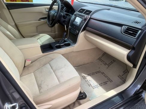 Used 2016 Toyota Camry LE FWD image 16