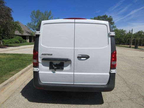 Used 2019 Mercedes-Benz Metris image 12