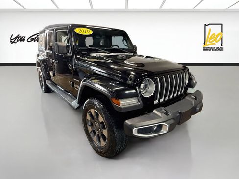 Used 2019 Jeep Wrangler Unlimited Sahara AWD/4WD image 3