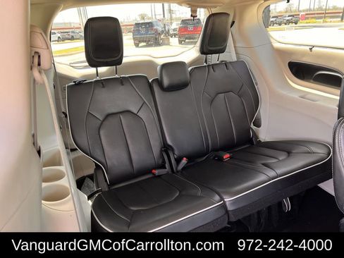 Used 2023 Chrysler Pacifica Limited image 30