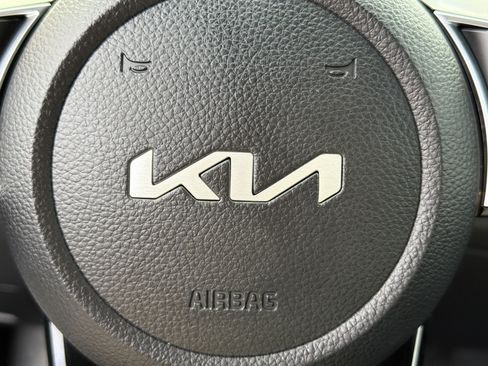 Used 2024 Kia Seltos EX FWD image 22