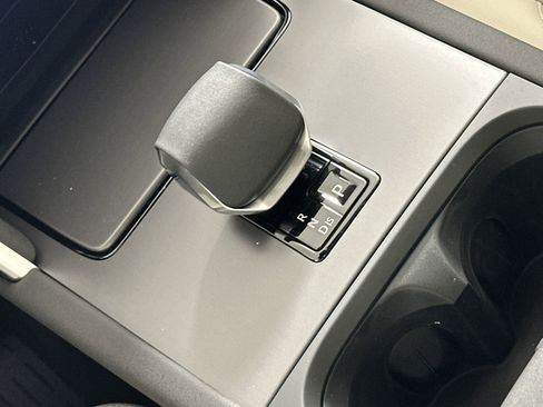 Certified 2025 Land Rover Discovery Sport S image 23