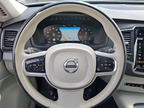 Used 2022 Volvo XC90 T5 Momentum AWD/4WD image 16