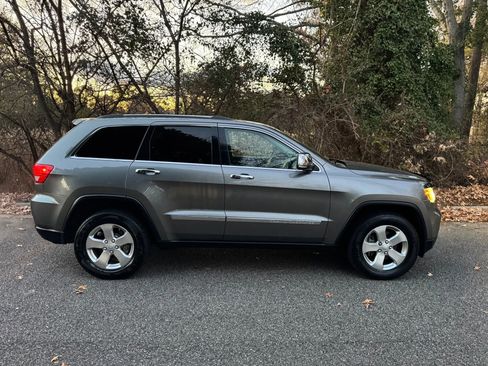 Used 2012 Jeep Grand Cherokee Limited image 2