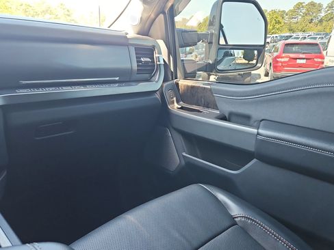 Used 2024 Ford F250 Lariat w/ Lariat Ultimate Package AWD/4WD image 11