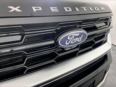 Used 2025 Ford Expedition Platinum w/ Driver's Package AWD/4WD image 32