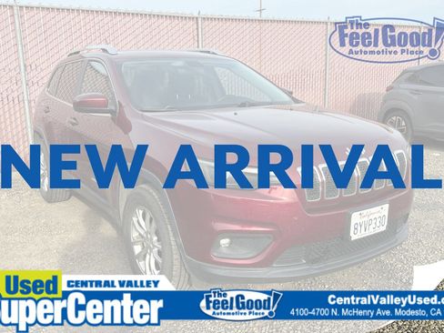 Used 2019 Jeep Cherokee Latitude w/ Cold Weather Group image 1