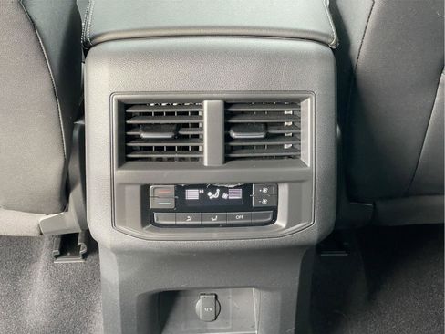 Used 2023 Volkswagen Atlas SE image 17