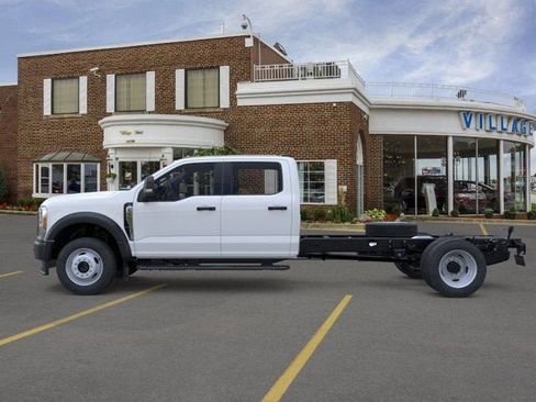 New 2025 Ford F550 4x4 Crew Cab image 13