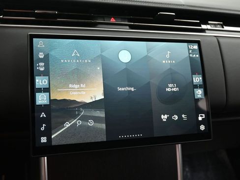 Used 2025 Land Rover Range Rover SE AWD/4WD image 14