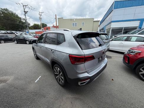 Used 2024 Volkswagen Taos SE FWD image 15