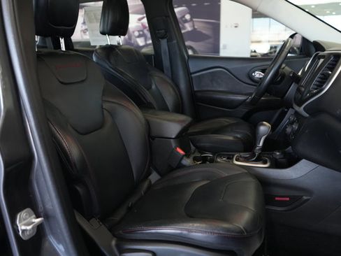 Used 2016 Jeep Cherokee Trailhawk w/ Comfort/Convenience Group image 26