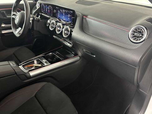 Used 2025 Mercedes-Benz GLA 250 4MATIC image 16