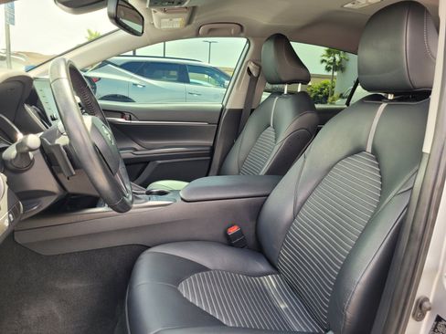 Used 2023 Toyota Camry SE w/ Convenience Package FWD image 11