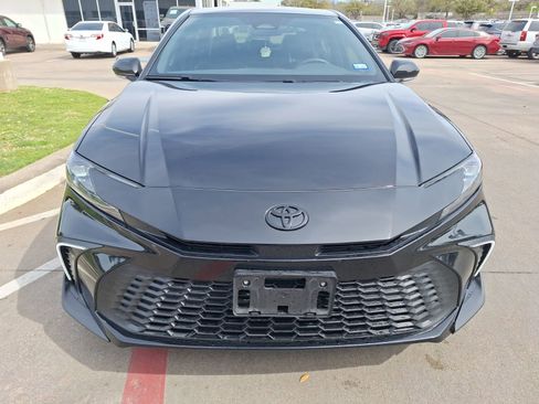 Used 2025 Toyota Camry SE w/ Convenience Package image 9