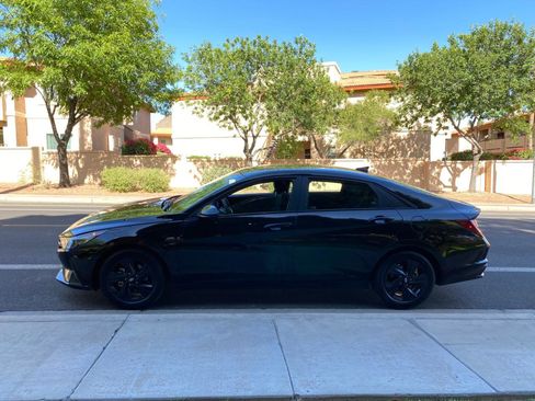 Used 2023 Hyundai Elantra SEL w/ Cargo Package FWD image 5