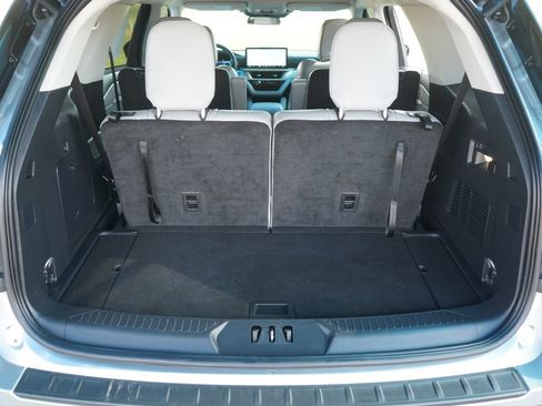 Used 2025 Ford Explorer Active w/ Active Comfort Package RWD image 24