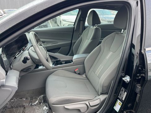 Used 2025 Hyundai Elantra SEL FWD image 37