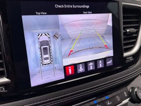 Used 2022 Chrysler Pacifica Limited FWD image 42