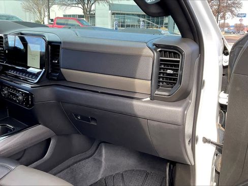 Used 2022 Chevrolet Silverado 1500 ZR2 w/ Technology Package image 19