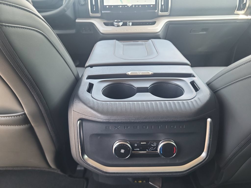 Used 2025 Ford Expedition Active RWD image 21