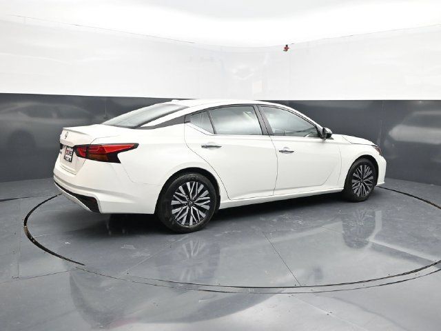 Used 2025 Nissan Altima 2.5 SV FWD image 8