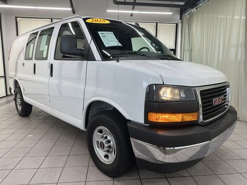 Used 2025 GMC Savana 2500 w/ Driver Convenience Package RWD image 2