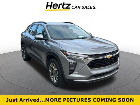 Used 2025 Chevrolet Trax LT w/ LT Convenience Package image 1