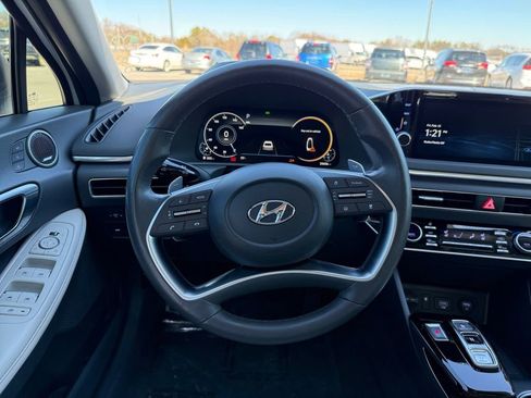 Used 2022 Hyundai Sonata Limited w/ Preferred Accessory Package image 14