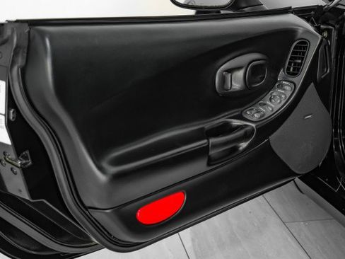 Used 2002 Chevrolet Corvette Z06 w/ Memory Pkg image 28