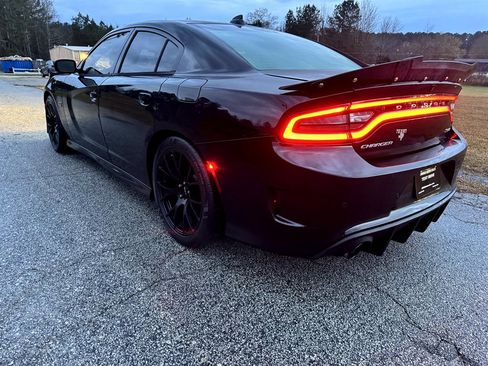 Used 2016 Dodge Charger SRT w/ Technology Group image 10