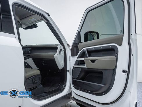 Used 2023 Land Rover Defender 110 S image 37