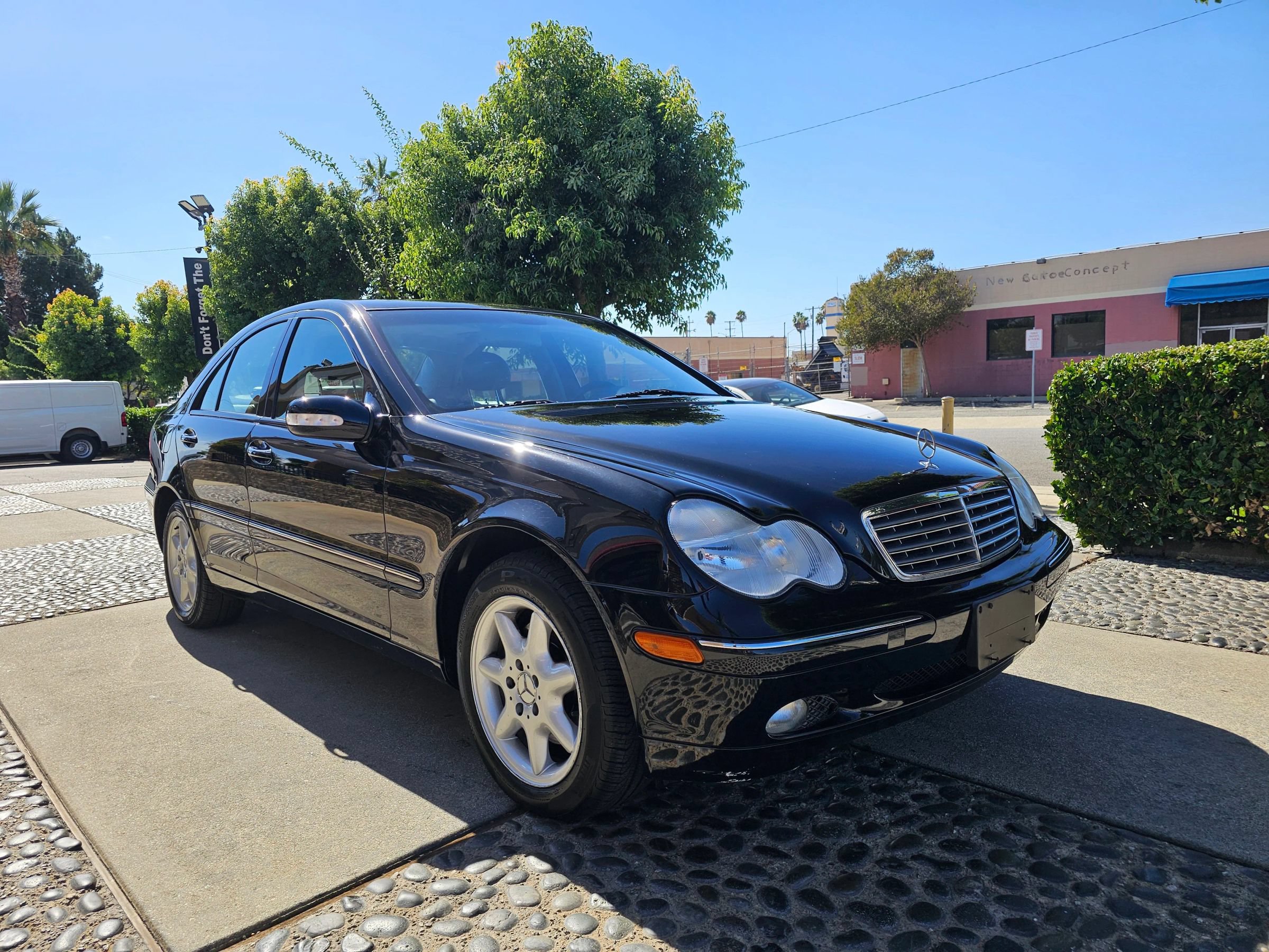 Used 2003 Mercedes-Benz C 320 Sedan image 3