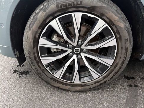 Certified 2024 Volvo XC60 B5 Plus w/ Climate Package AWD/4WD image 4