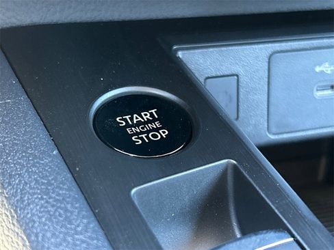 Used 2026 Nissan Kicks SV w/ Charging Package image 17