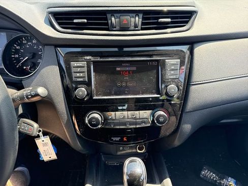 Used 2018 Nissan Rogue S AWD/4WD image 24