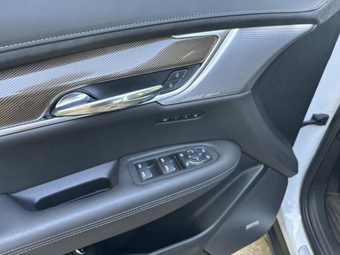 New 2025 Cadillac XT6 Sport w/ Platinum Package AWD/4WD image 17