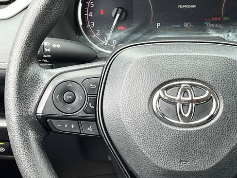 Used 2025 Toyota RAV4 XLE FWD image 12