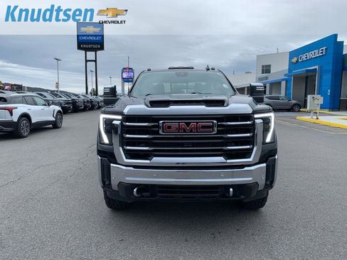 Used 2024 GMC Sierra 3500 SLT w/ SLT Convenience Package image 2