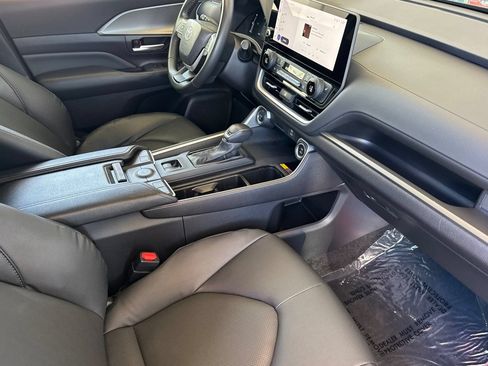 Certified 2025 Toyota Grand Highlander AWD Hybrid image 21