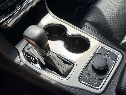 Used 2019 Jeep Grand Cherokee Limited w/ Luxury Group II AWD/4WD image 27