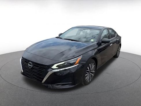 Used 2025 Nissan Altima 2.5 SV image 7