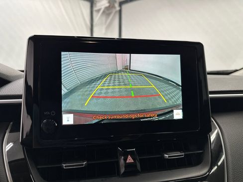 Used 2024 Toyota Corolla Cross XLE FWD image 31