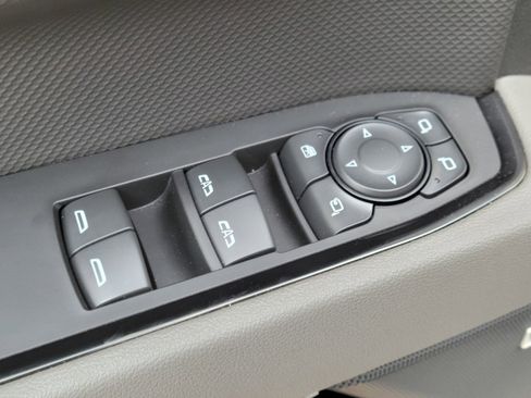 Used 2025 Chevrolet Silverado 1500 ZR2 image 18