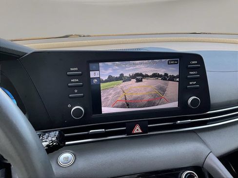 Used 2025 Hyundai Elantra Sport FWD image 17