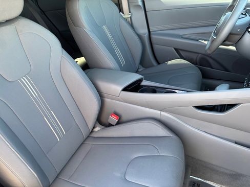 Used 2025 Hyundai Elantra SEL image 15